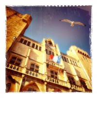 Polaroid-Narbonne-Palais-des-Archeveques-POL014